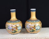 Pair Chinese Porcelain Bulbous Vases Kangxi China