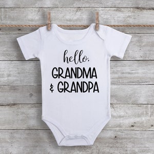 Hallo Oma und Opa Überraschung Schwangerschaft Ankündigung, Foto Requisite, neue Großeltern Bodysuit