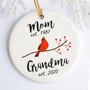 Oma Ornament, Mama zu Oma etablierte Ornament