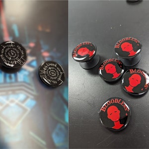 Baldur&#39;s Gate 3 Astarion inspired Device Grip &quot;Bloodless&quot; and Cazador Back Scars Gamer Holder inspired by Dungeons and Dragons and BG3