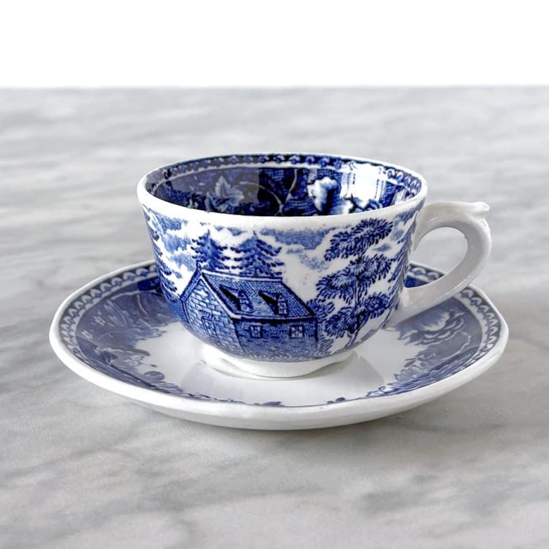 ARABIA FINLAND 青い家の置物 Vintage 1950s Arabia Finland Espresso or Teacup & Saucer