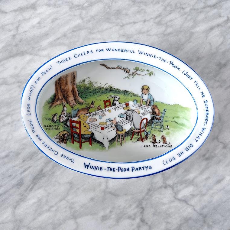   THE Winnie the Pooh　スープ皿 Tupperware Winnie the Pooh- Cups, Bowls, Soup Mug & Meal Set-NEW
