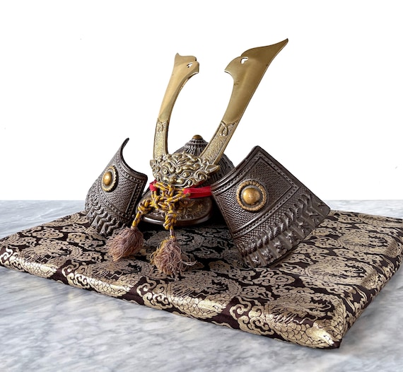 Vintage Japanese Samurai Kabuto Helmet - Cast Iron & Brass Antique