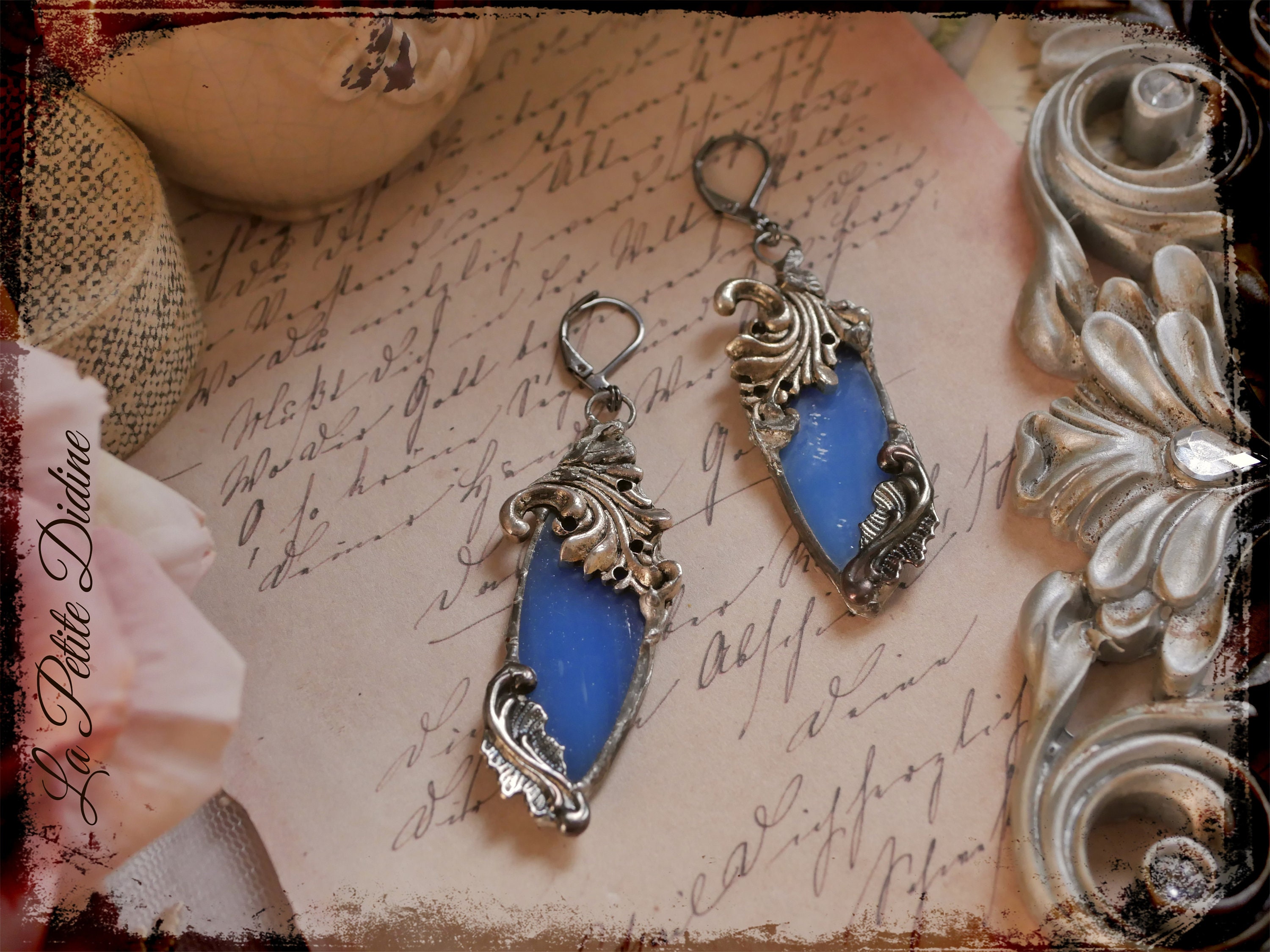 Boucles D'oreilles Pendantes Style Gothique - Argenté Avec Strass Bleu Turquoise - Métal Vieilli - Pierre Et Alliage