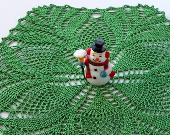 Emerald Green crochet doily. Large crochet lace round doily. Hand crocheted doily. Christmas crochet decorations. Spring decor crochet gift