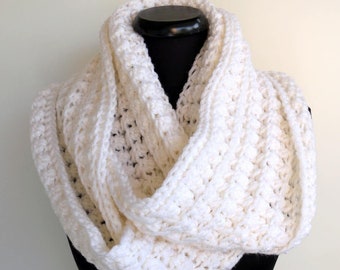 Handmade crochet white scarf for women. Warm soft cozy scarf. Chunky crochet infinity scarf. Winter gift for her Circle scarf hand crocheted