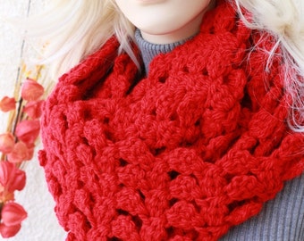 Hand crocheted red scarf for women. Chunky crochet infinity scarf. Circle crochet scarf. Warm soft scarf. Christmas crochet gift for her