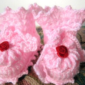 Pink crochet baby booties for baby girl. Hand crocheted baby girl booties. Baby shower crochet gift. Handmade crochet shoes for baby girl