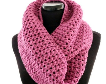Crochet infinity scarf for women. Pink crochet scarf circle. Hand crocheted warm scarf. Winter gift for her. Crochet cross stitch scarf