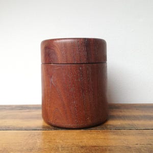 Förvaringsburk med lock i vintagestil i valnöt.
