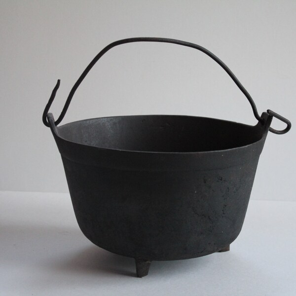 Antique Primitive Cast Iron Kettle Pot 1700-1800's  Gate Mark  Tri-footed Cauldron