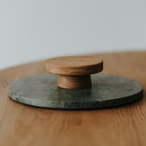 Personalized Oak Wooden Cake Stand, Cupcake Stand, Minimal Kitchen Decor, Gift for Bakers, Mothers or Special Occasions - Natural Oak Finish
