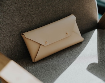 Custom Vegetable Tanned Leather Clutch, Handmade Minimalist Pouch for Everyday, Boho Leather Travel Bag, Personalized Leather Gift for Her