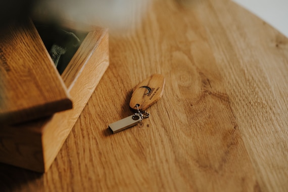 Wooden Keychain USB flashdrive | Metal 16GB USB 3.0 | Hotel Keychain style usb drive | Wooden usb | Metal USB stick | Color - Tawny Brown