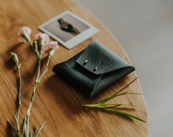 Textured Vegan Leather Pouch for Polaroids, Polaroid Pouch, SX70 Film Holder, Type 600 Film Holder, Polaroid Picture Holder | Black Color