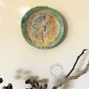 assiettes mandala en céramique, carte d'Israël sur assiette, assiette en céramique suspendue au mur, assiette en poterie rustique, décoration d'intérieur unique, cadeau d'art israélien