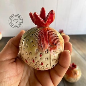 Céramique d'art grenade, art en céramique d'ornement, sculpture en céramique rustique avec un oiseau, art de la poterie israélienne, objet d'art judaïque, décoration d'intérieur