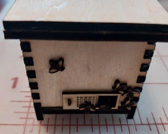Miniature honeybee hive nuc toy or display, perfect for the nature lover or bee keeper