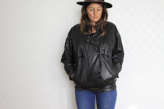 black leather bomber jacket // vintage classic uni