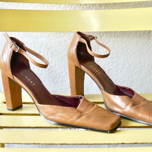 vintage y2k square toe pumps // tan leather ankle strap block heels // nine west size 8.5