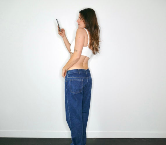 70s relaxed fit blue jeans // vintage dark wash classic jeans // bootcut // unisex // 35W