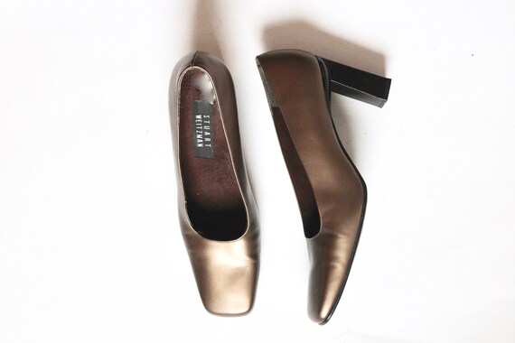 gold stuart weitzman pumps // vintage square toe b