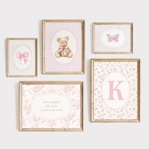 Conjunto de arte mural para habitación infantil con inicial floral, lámina &quot;¡Qué maravillosa es la vida!&quot;, habitación infantil con osito rosa, arte mural &quot;Coqueta rosa&quot;, lámina de mariposa, imprimible