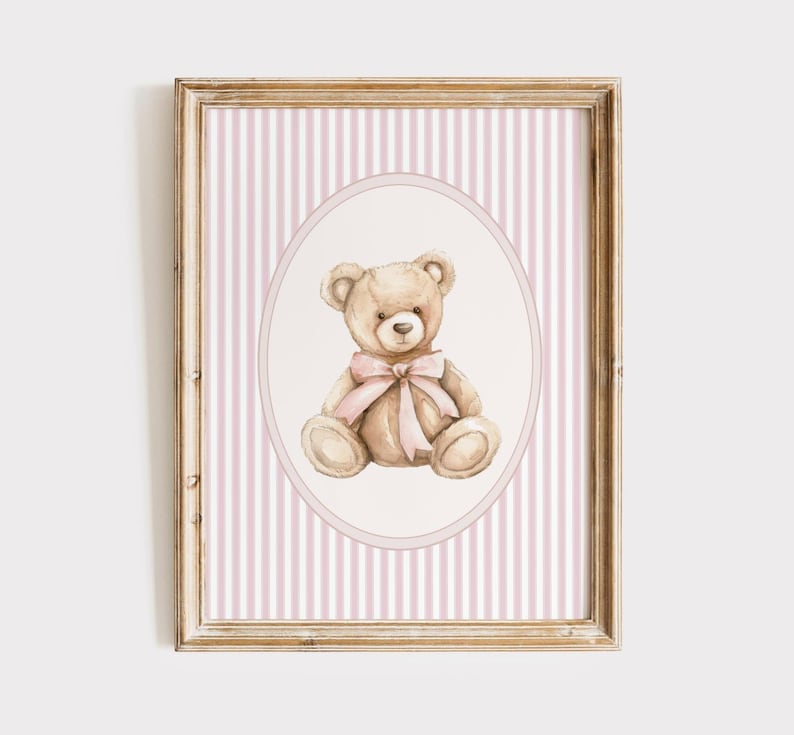 Väggkonst med rosa vintagebjörn för barnrum, barnrumsdekor för flickor, rosa ränder för barnrum, affisch med rosa rosett och björn, vintagerumsdekor för flickor, utskrivbar bild 1