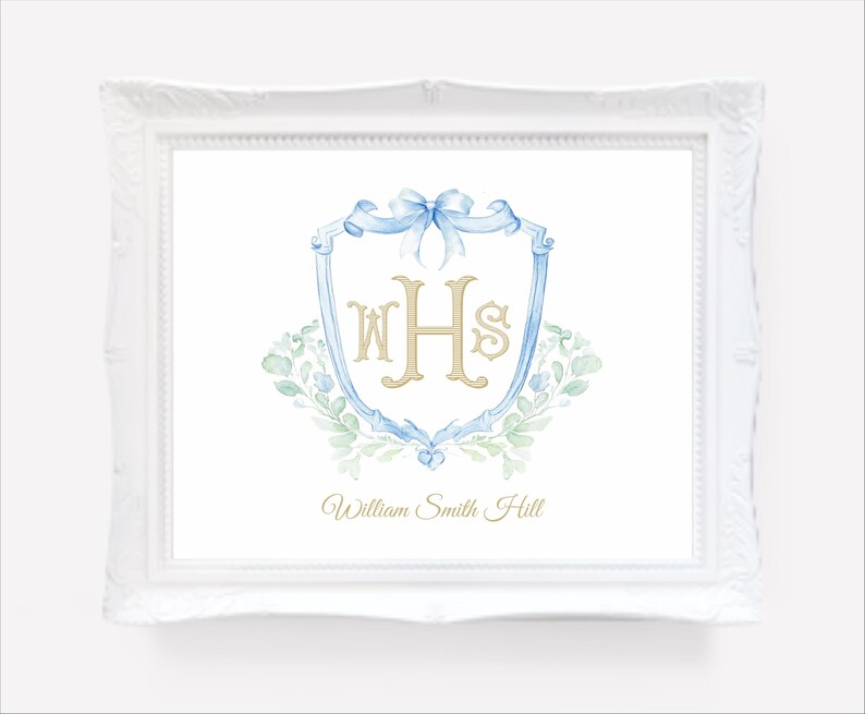 Pode incluir: Impress&atilde;o emoldurada com um bras&atilde;o em aquarela. O bras&atilde;o apresenta as iniciais douradas "WHS", uma fita azul e elementos florais. O nome "William Smith Hill" est&aacute; escrito abaixo. A moldura &eacute; branca.