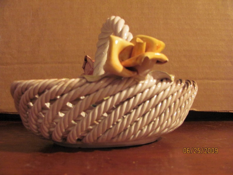 Vintage Capodimonte Porcelain Basket Weave With Roses /& Hand Painted Bottom