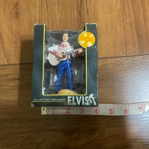 Vintage 2004 Elvis collectible figurine memorabilia, for gift or Elvis lover fan, Elvis singing figurine for gifting or Elvis collection