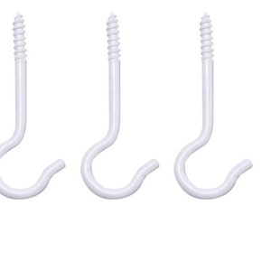 Peut inclure: Six crochets blancs à visser. Les crochets sont en métal et ont un design simple et classique.