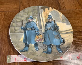 Vintage 1989 Wedgwood toad in chains bone China plate, made in England toad, translucent plates made of bone, collector plates or gift