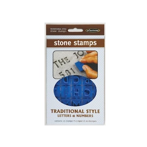 Cartas y números tradicionales escalonando sellos de piedra, sellos para piedras de letras o azulejos, para estampación de letras y números sobre la cerámica