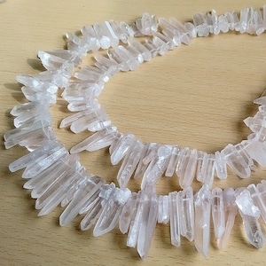 Raw Natural Rock Crystal Quartz Point Bead 15 pollici Strand, Rough Clear Quartz Pointed da 20mm a 30mm Top Drilled, Pietre naturali grezze per l'artigianato