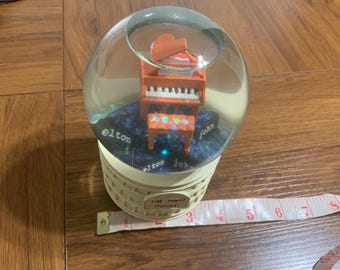 Vintage 2006 Elton John The Red Piano Snow globe, plays tune your song, limited edition Vegas residency memorabilia, Elton John gift for fan
