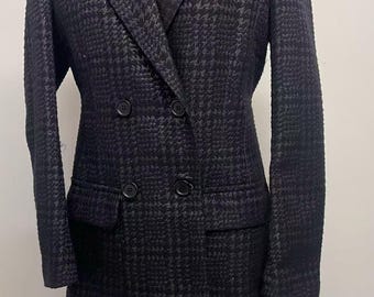 Vintage 2005 max studio size 4 women, Thick Warm professional winter coat Jacket, hardly worked then stored in closet for years discontinue