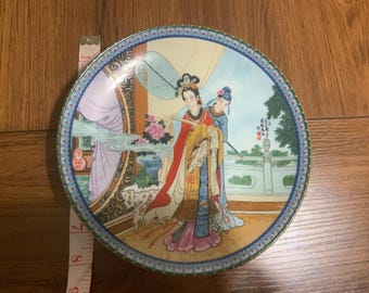 Vintage 1982 imperial jingdezhen porcelain decorative dish, queen Asian empress, exquisite metallic paint art porcelain in Asian porcelain