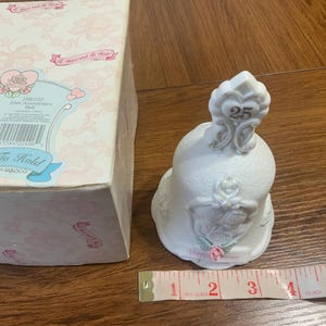 Campana per il 25° anniversario di Precious Moments 1995, design scintillante in porcellana, regalo per anniversario o momento prezioso per chiunque