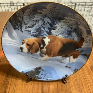 Vintage 1992 Beagles on the trail by Simon Mendez, limited edition beagles, dog lover gift decorative collector plate, cute beagle in snow