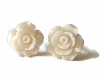 Weiße Blumen Ohrstecker Sie wählen, weiße Rose Ohrringe auf hypoallergene Edelstahl Beiträge, Floral Schmuck, Blumen Ohrringe