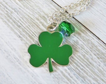Arthwick Store Happy St Patricks Day in Circle with Clover Pendant Necklace Arthwick Store Happy St Patricks Day in Circle with Clover Pendant Necklace