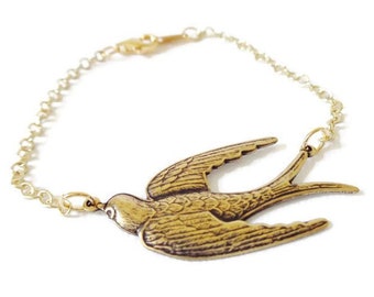 Pulsera de pájaro de oro que elija tamaño - Pulsera de gorrión de oro antiguo, pulsera de golondrina, joyas de pájaro volador, joyas cottagecore, regalos de pájaro