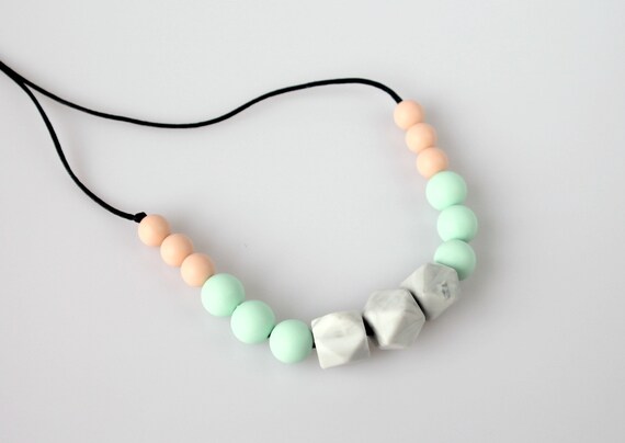 teething necklace safe