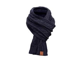 Rough Knit Scarf Navy - Strickschal, Langschal, gestrickt mit Echt-Leder Veredelung, Schal mit Cableknit Muster (Manufaktur13/M13)