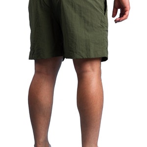 Swim Shorts Badehose, kurz, schnell trocknend, Männer/Herren, Bermuda Short, Kurze Hose mit Netz, Gesäßtasche mit ReißverschlussOlive Bild 7
