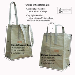 Pu&ograve; includere: Due borse tote in tela con misure in pollici. La Classic Shopper Bag &egrave; alta 16 pollici, larga 12 pollici e profonda 6 pollici. La Deluxe Shopper Bag &egrave; alta 16 pollici, larga 12 pollici e profonda 8 pollici. Le borse hanno due opzioni di lunghezza del manico: il manico in stile classico &egrave; largo 1 pollice con una caduta di 4 pollici, e il manico in stile urbano &egrave; largo 1 pollice con una caduta di 11 pollici.