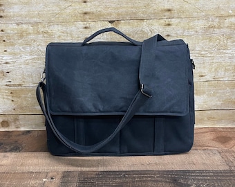 Waxed Canvas Messenger Bag, Unisex, minimalist, boho, vegan leather, Womens Workbag, Unisex computer bag for laptops