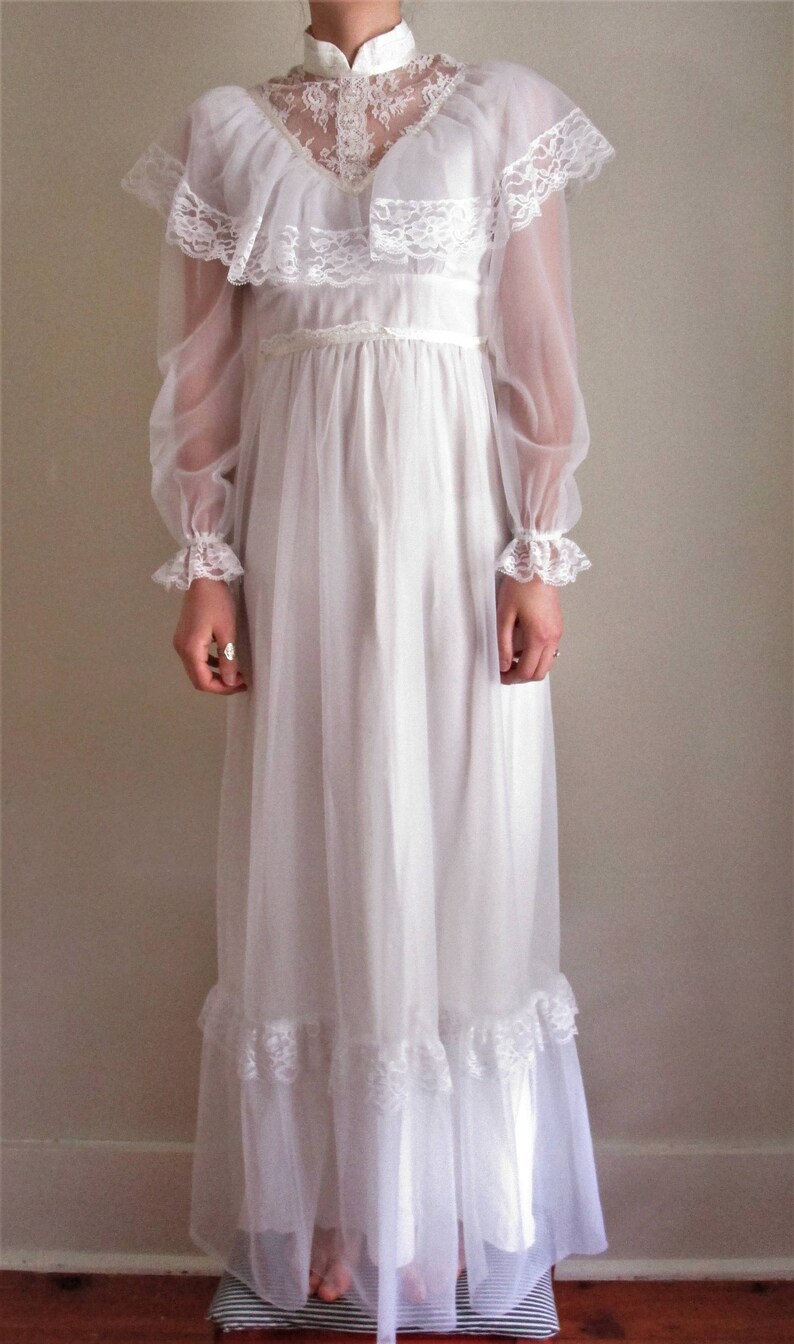 70s V-Neck Wedding Dresses