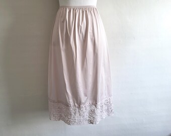 Vintage Lace Nylon Half Slip - Vanity Fair - Womens Size Small